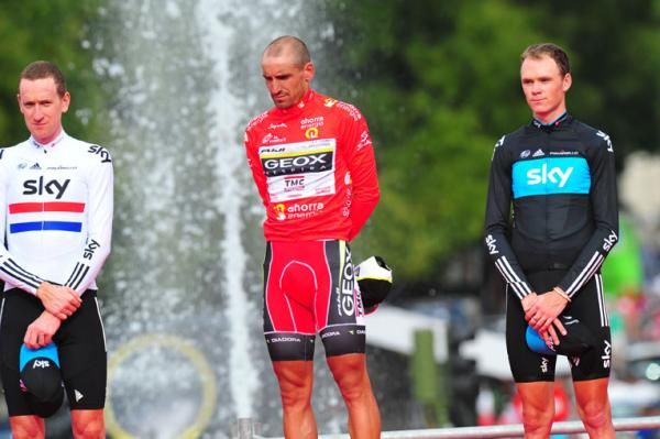 Juan Jose Cobo (Geox-TMC) flanked by Sky's Chris Froome and Bradley Wiggins.