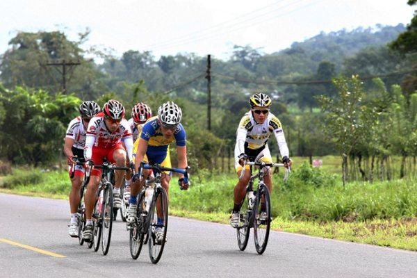 Miguel Rojas (Grupo ICE) drives the break.