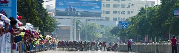 A crash in the home straight brought several riders down at the finish to stage three in Wenchang.