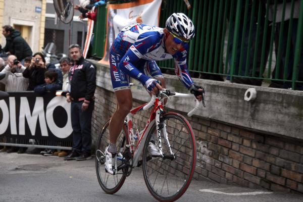 Ignatiev (Katusha) puts everything in his desperate attempt to reach the finish before the fast-finishing peloton