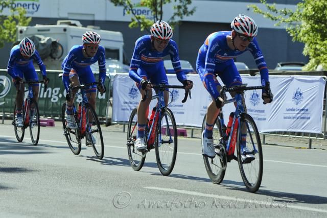 The all blue Avanti skinsuits standing out