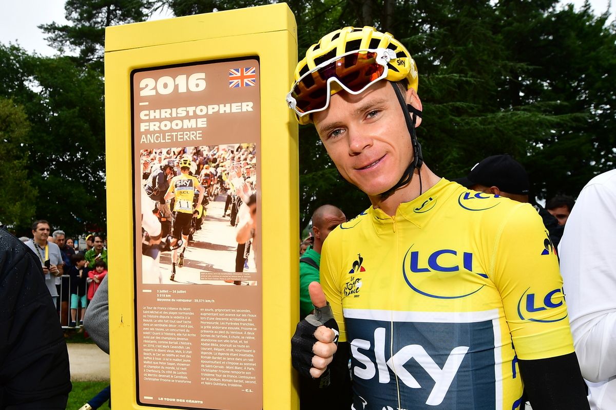 Chris Froome gives a thumbs up to his totem in the Pau 'Tour des Geants' on the morning of stage 12