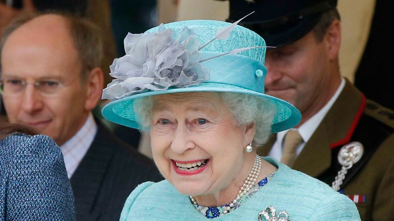 NOTTINGHAM, ENGLAND - JUNE 13: Catherine, Duchess of Cambridge and Queen Elizabeth II watch part of a children&#039;s sports event while visiting Vernon Park during a Diamond Jubilee visit to Nottingham on June 13, 2012 in Nottingham, England. (Photo by Phil Noble - WPA Pool/Getty Images)