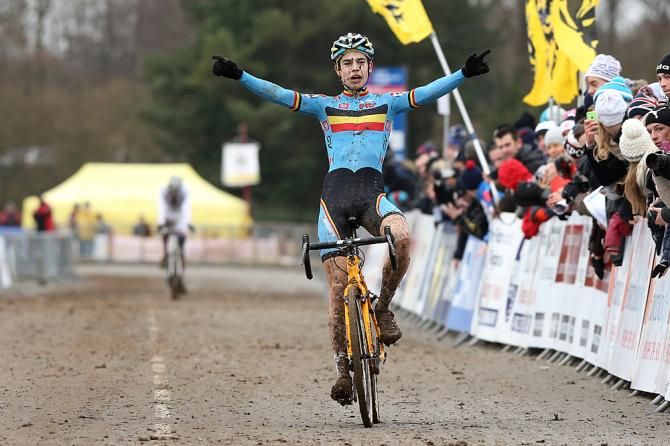 Wout Van Aert wins the World Cup in Nommay