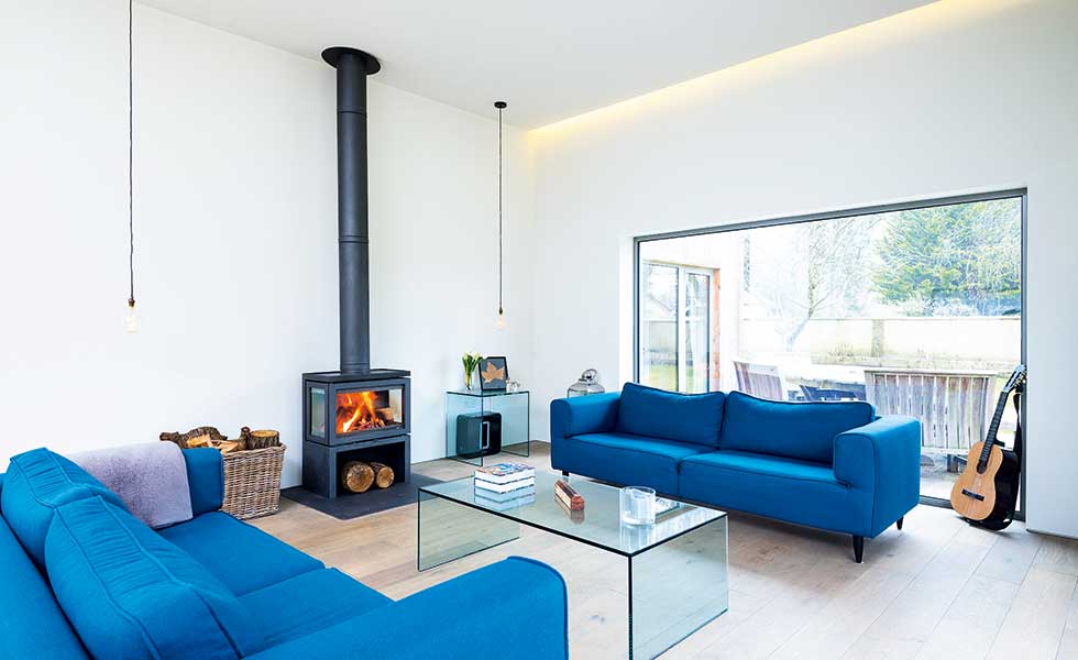 contemporary self build in Surrey that has an air source heat pump