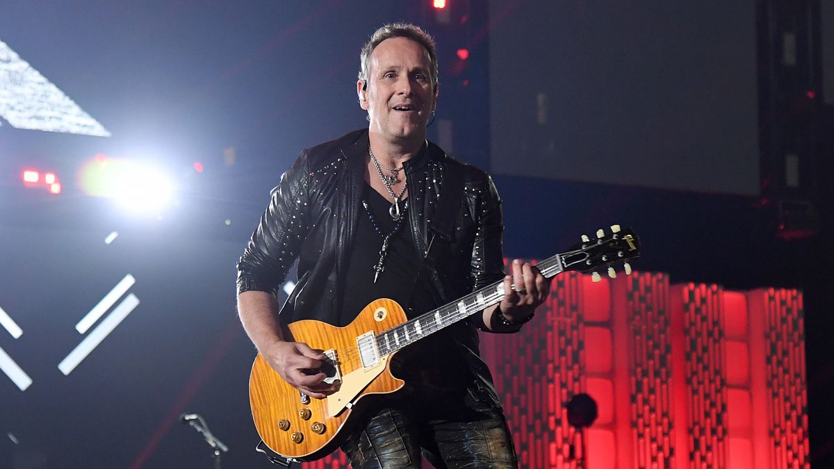 Vivian Campbell performing live