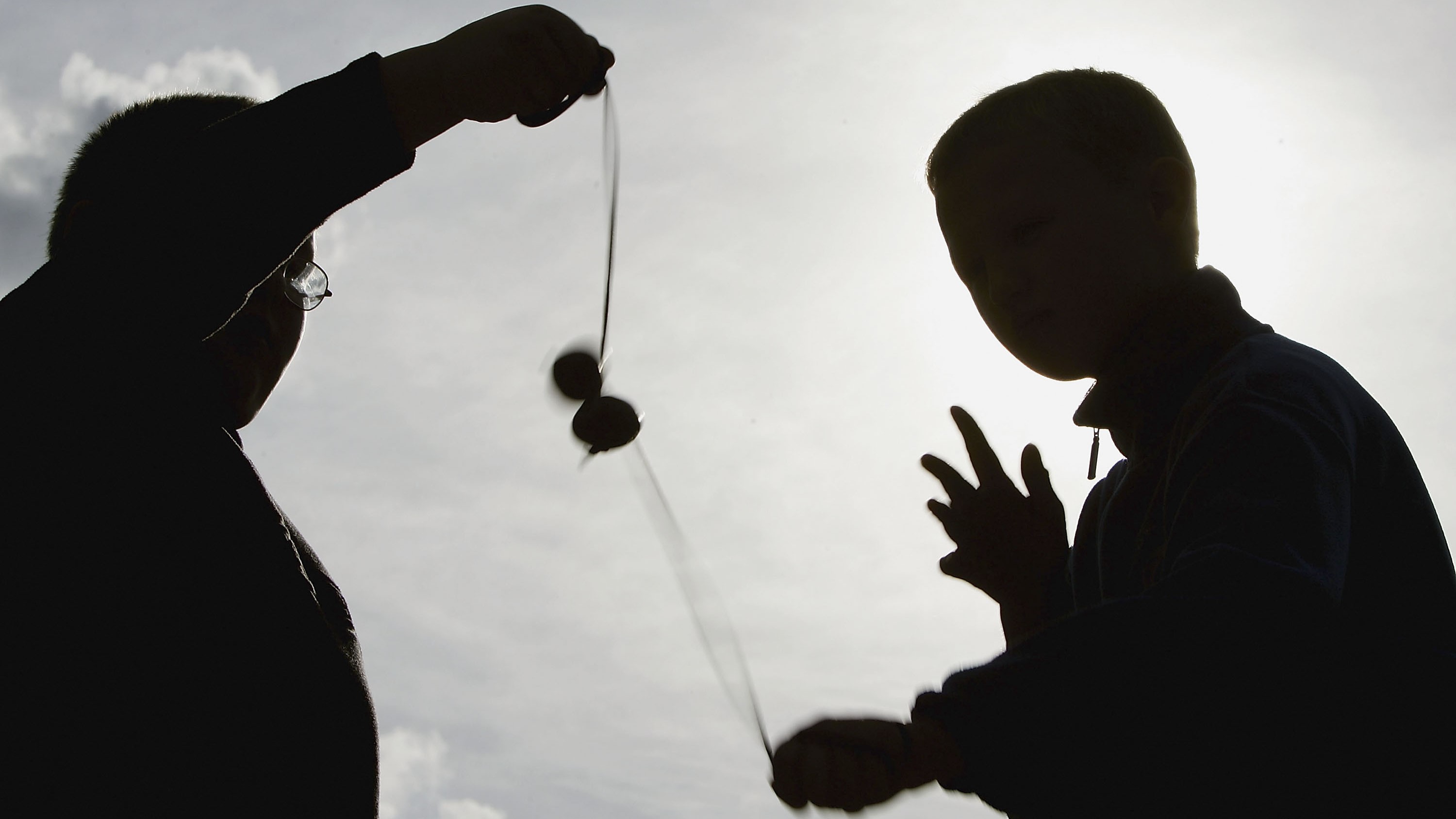 El escándalo estalla en el Campeonato Mundial de Conker cuando el triunfante 'King Conker' es atrapado con una réplica de acero pintado: 'Todo esto es una locura'