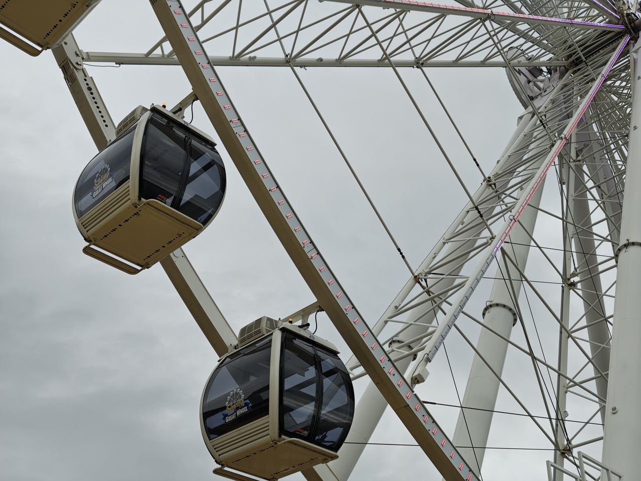 Ferris wheel gondolas