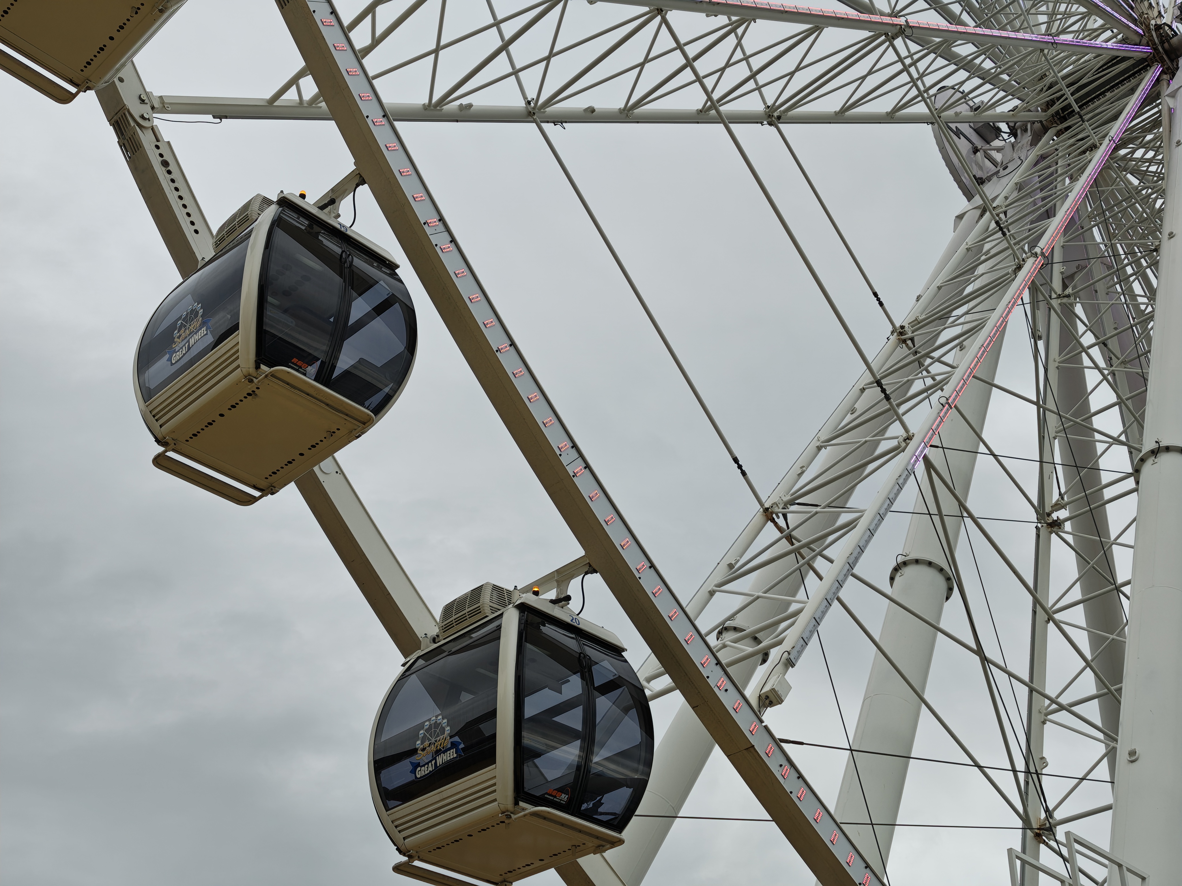 Ferris wheel gondolas