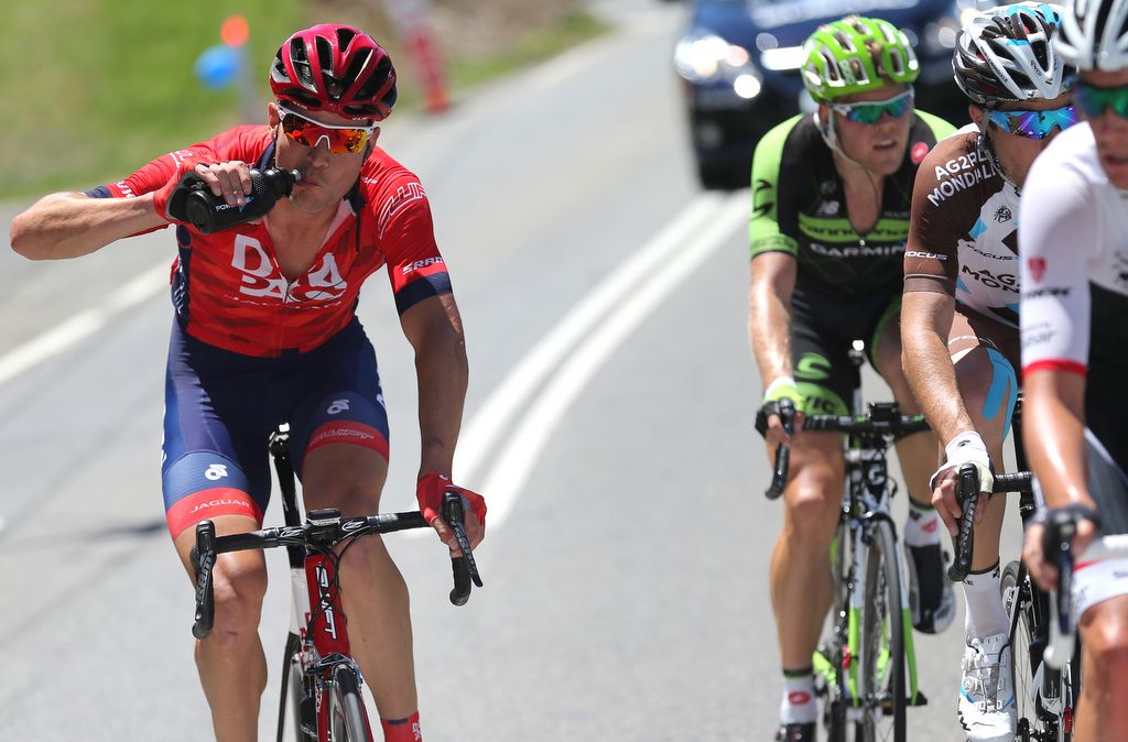 Will Clarke (Drapac) takes on some water