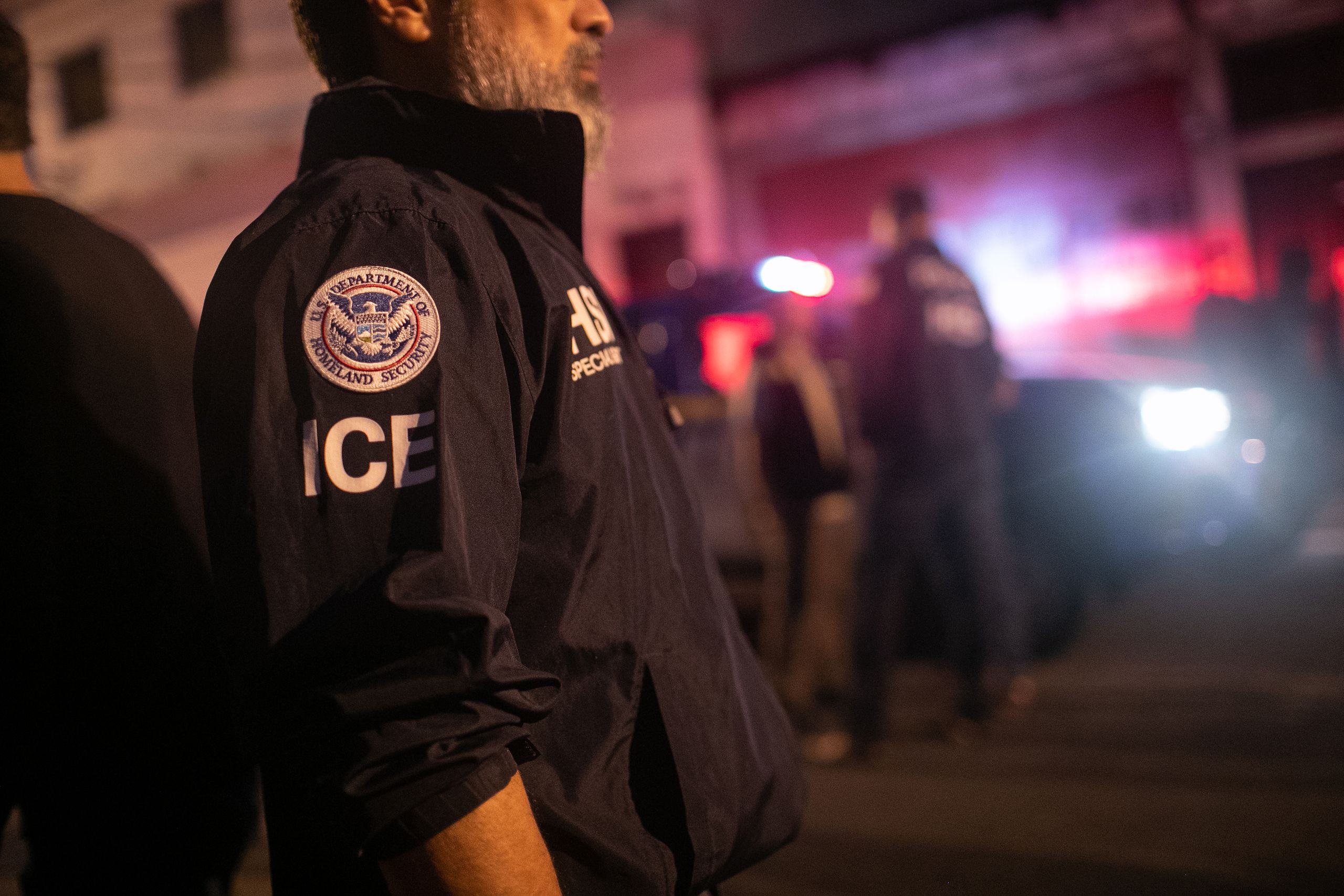 ICE to reportedly begin raids targeting up to 2,000 migrant families on ...