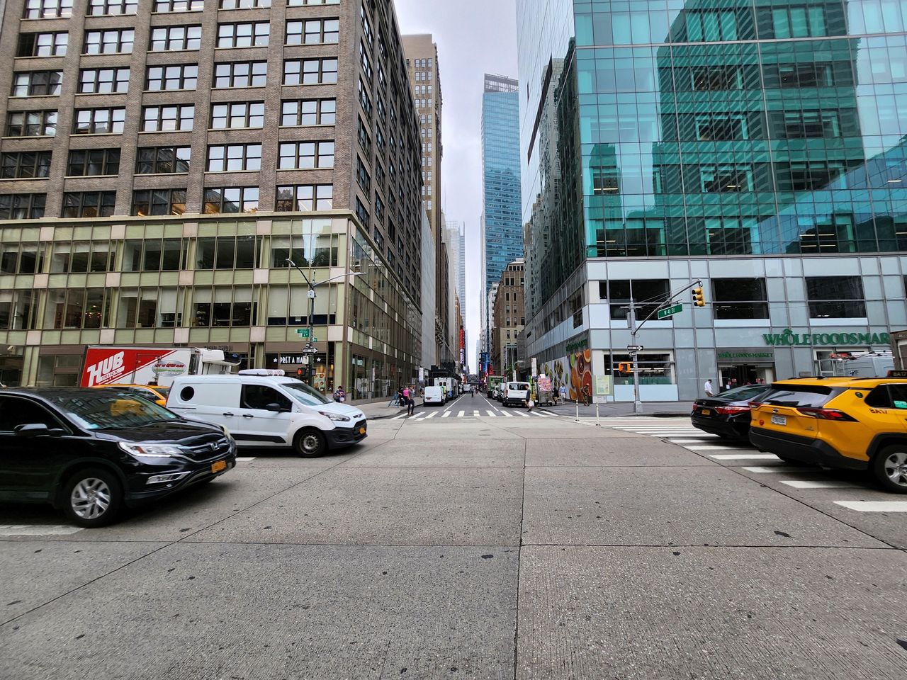 Samsung Galaxy Z Fold 4 daytime sample.