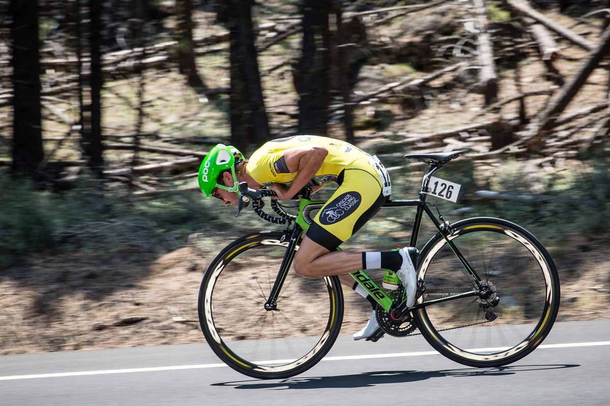 Alex Howes (USA) tries to hold onto the yellow jersey