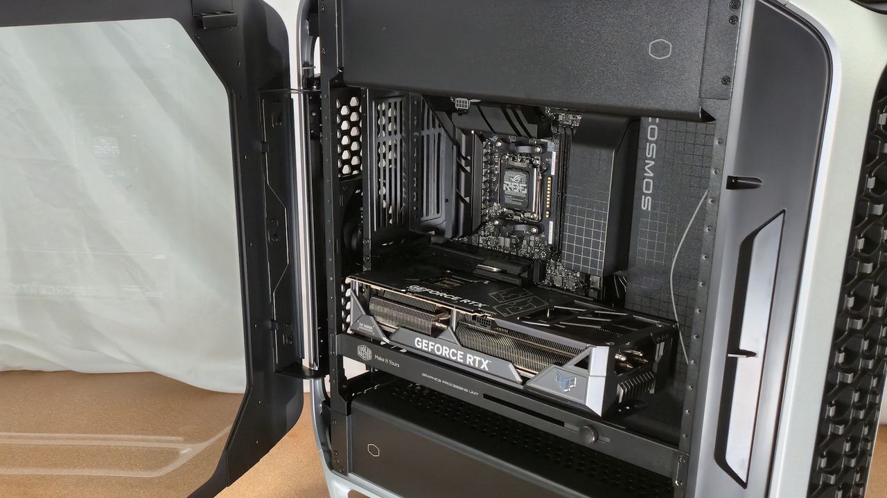 Cooler Master Cosmos Alpha - Inside 2