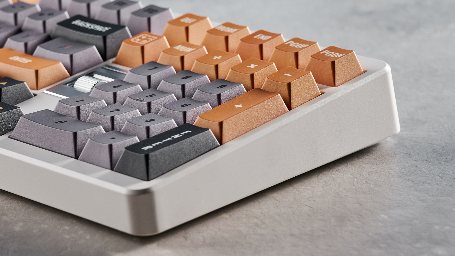 A retro-inspired McHose x Unbox Therapy UT98 mechanical keyboard