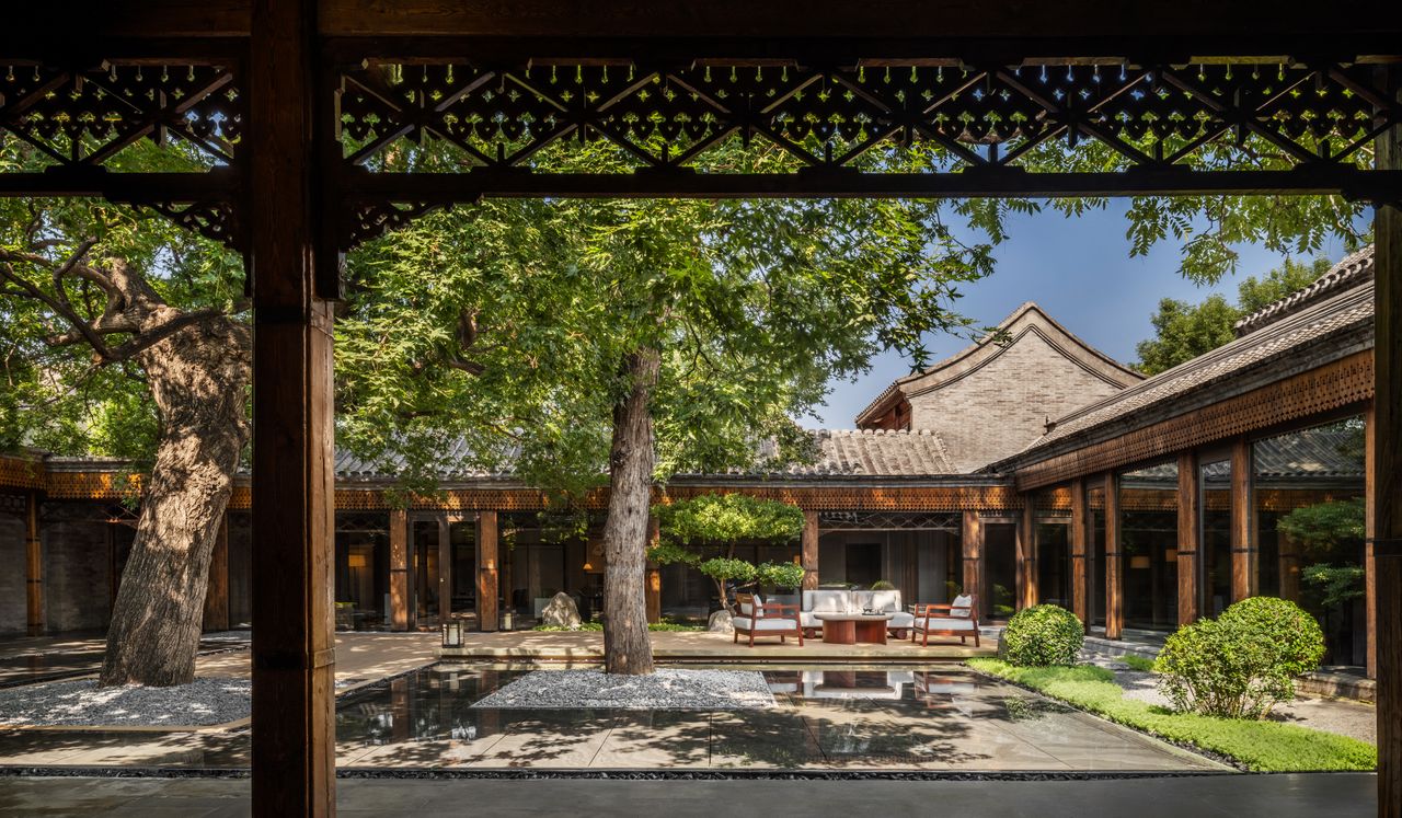 Mandarin Oriental Qianmen hotel&#039;s lobby courtyard