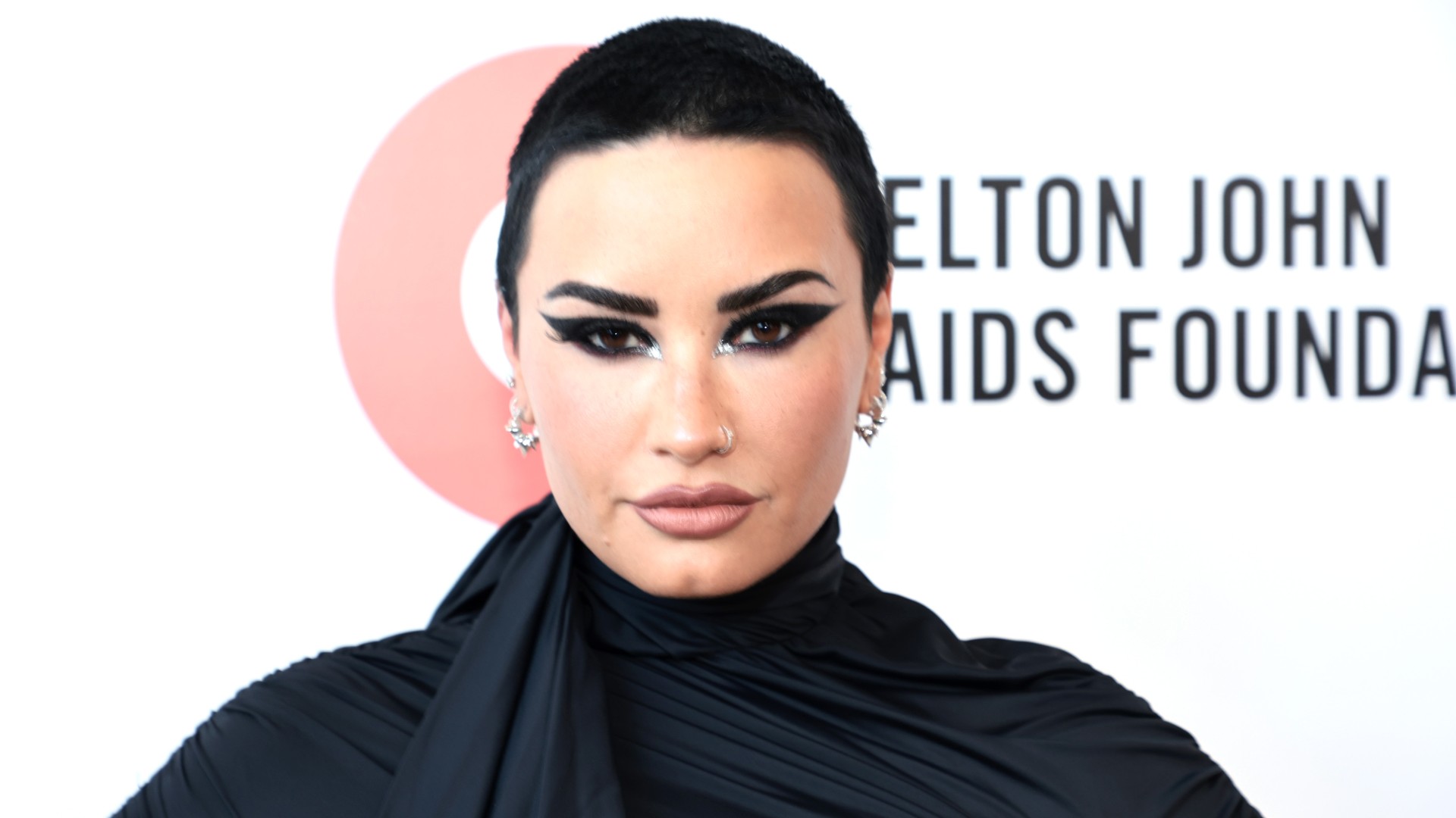 Demi Lovato using NYC colours mascara