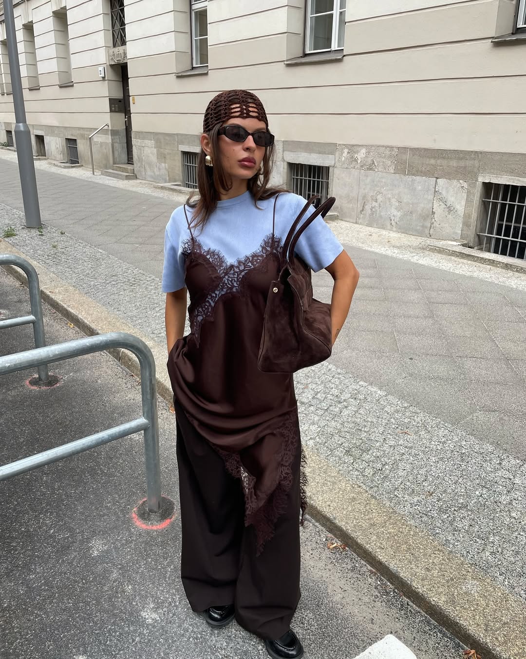 becky bonnie wears the brown and blue colour trend