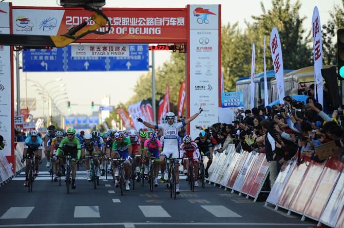 Luka Mezgec (Argos-Shimano) wins the final stage