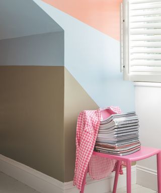 bedroom window ideas, kid's room with whtie shutter and color blocked walls