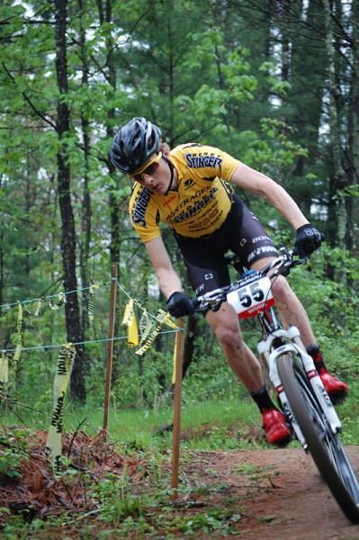 Matt Shriver (HoneyStinger / Bontrager) set the pace on the opening hills.
