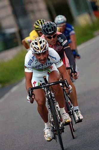 Paolo Bettini (Quick.Step-Innergetic) leads a bunch of riders.