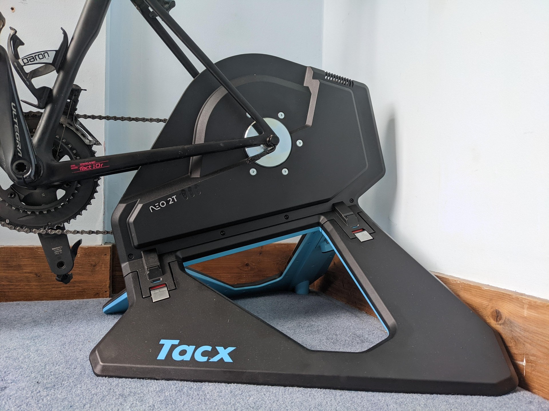 Tacx Neo 2T turbo trainer side view close-up