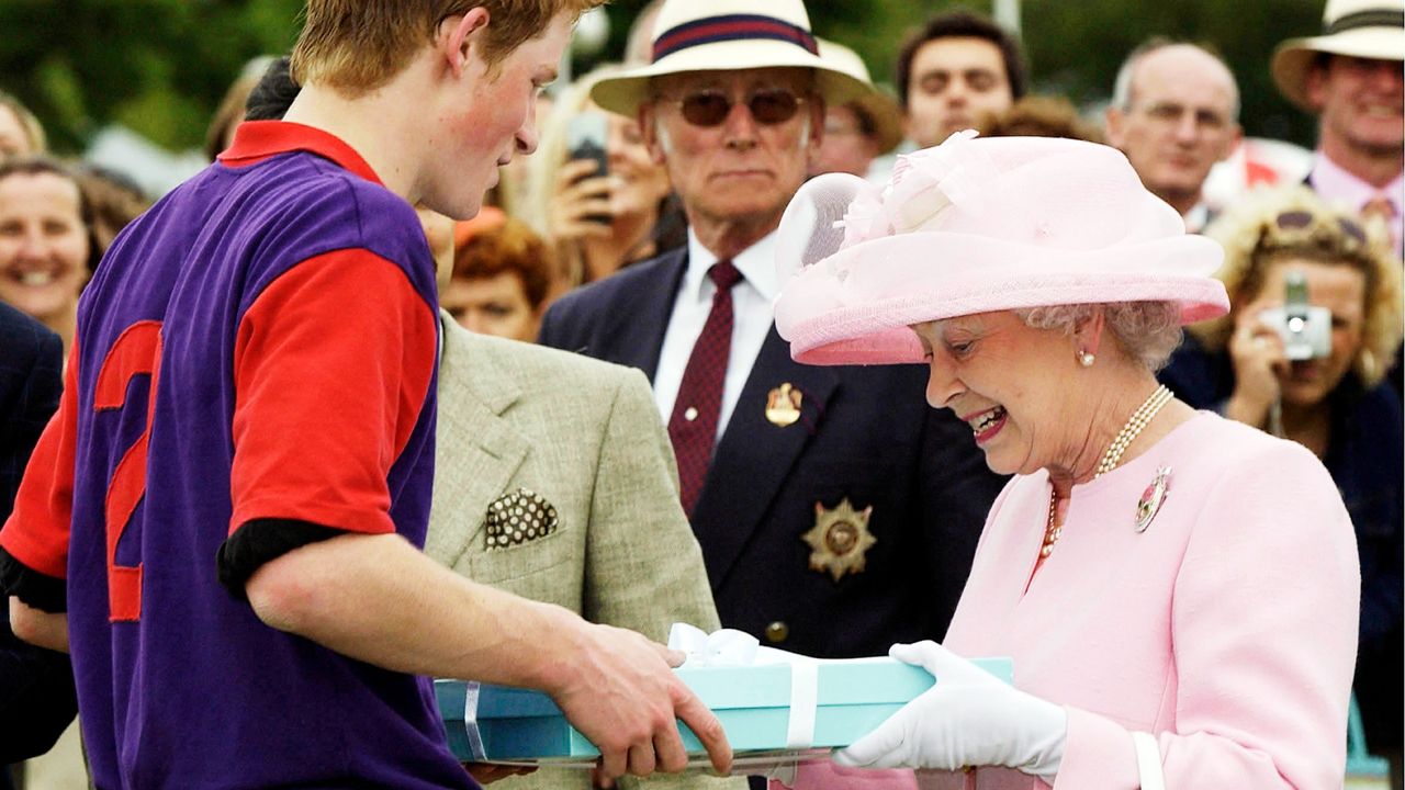 prince harry queen elisabeth