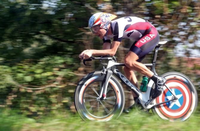 David Zabriskie en route to a bronze medal at the 2008 time trial world championship (won by Bert Grabsch)