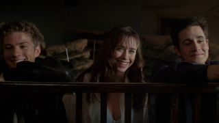 Ryan Phillippe, Freddie Prinze Jr. and Jennifer Love Hewitt smiling in I Know What You Did Last Summer.