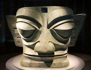 sanxingdui bronze mask