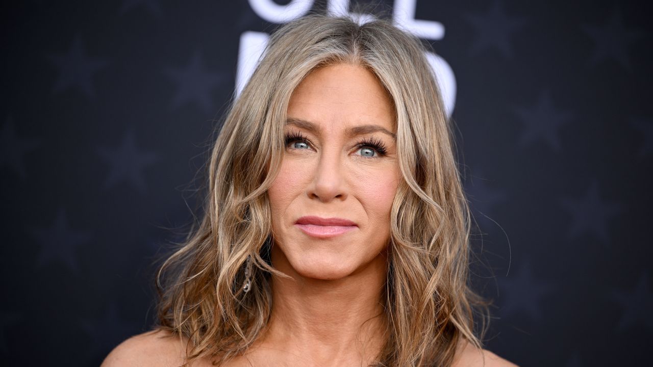 Jennifer Aniston's unpainted kitchen cabinets are so Nordic | Woman & Home