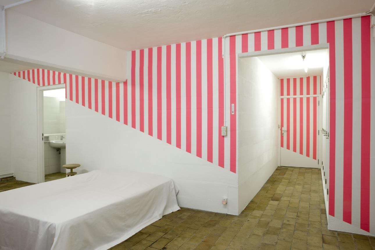 Daniel Buren, Le D&amp;eacute;cor et son Double, 1986. Long term loan. Collectie Vlaamse Gemeenschap.