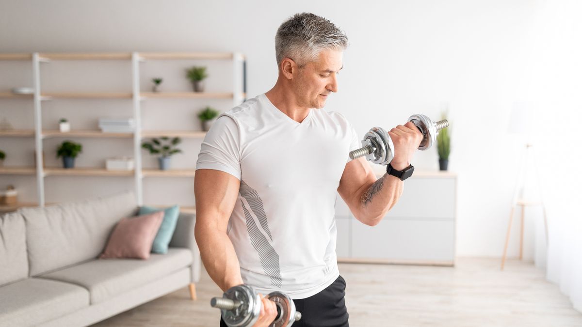 It only takes 20 minutes to build bigger arms with this dumbbell workout