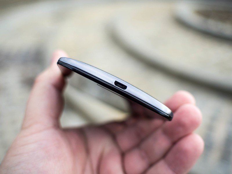 Droid Maxx2 bottom ports