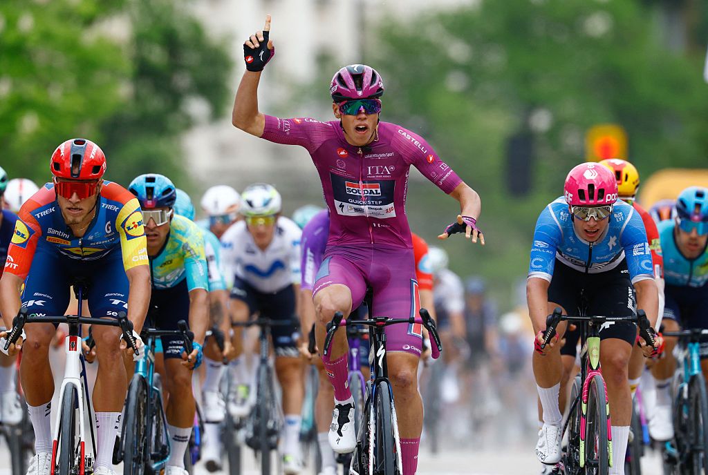 As it happened: Giro d'Italia stage 3 decided by photo finish bunch sprint
