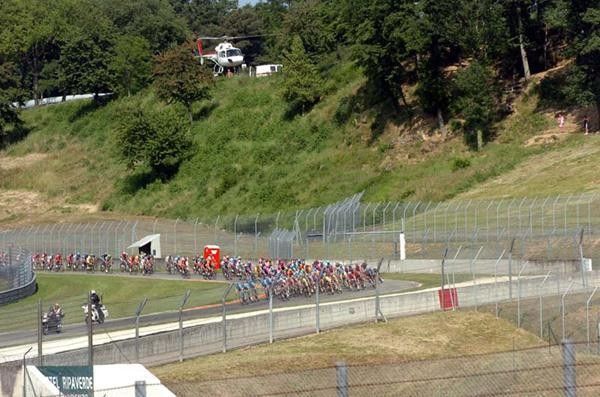 Riders in the last kilometres.