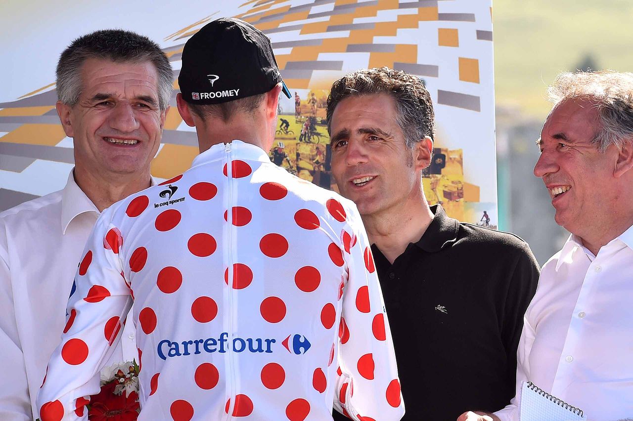 Chris Froome meets Miguel Indurain on the podium