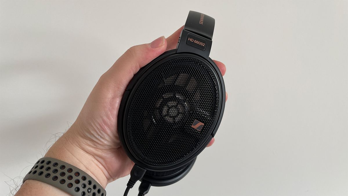 Over-ear headphones: Sennheiser HD 660S2
