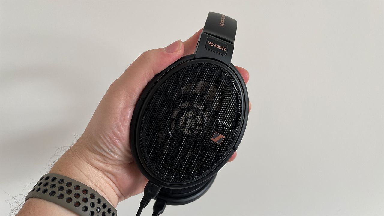 Over-ear headphones: Sennheiser HD 660S2