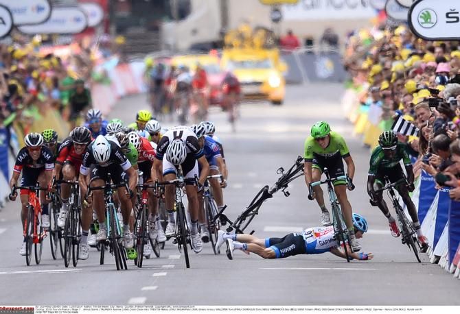 Andrew Talansky suffers his second fall, this time after mixing it in the sprint