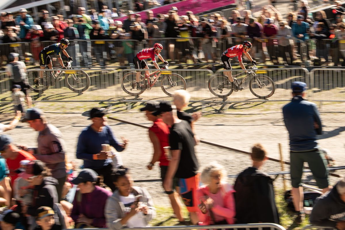 Men's cross-country short track race in Lenzerheide came down to a sprint won by Flippo Colombo of Switzerland