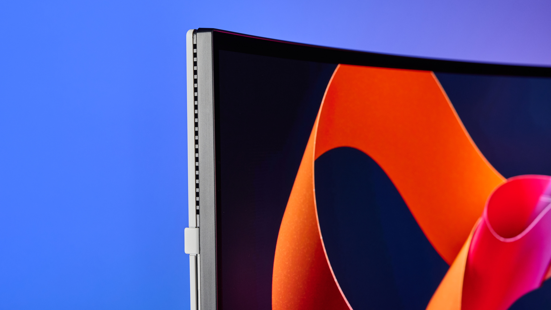 Lenovo Legion Pro 34WD-10, corner edge of display.