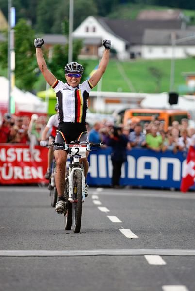 Sabine Spitz (Germany) outsprints Esther S&uuml;ss (Switzerland) to win the women's marathon world championship.