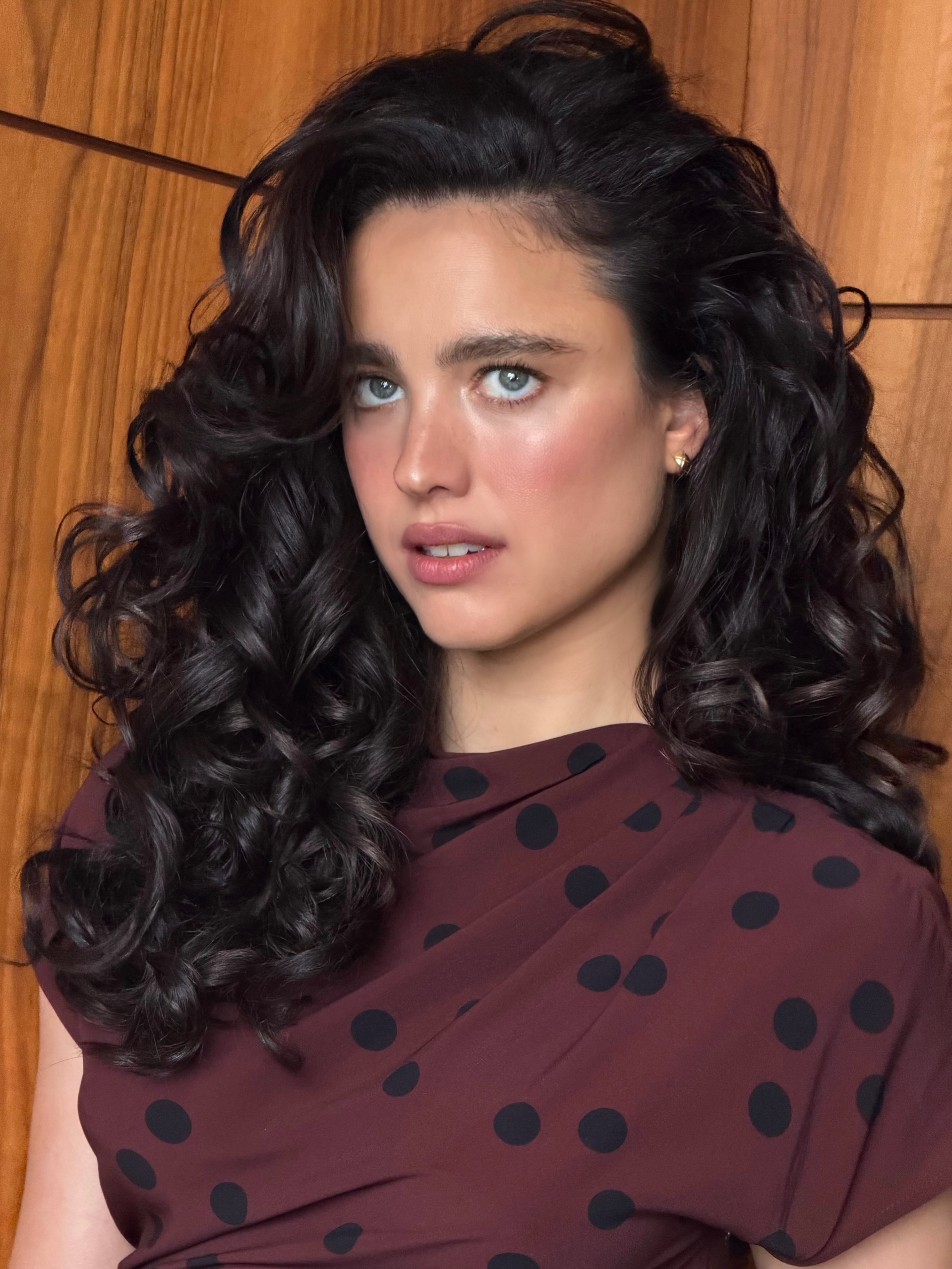 Margaret Qualley with layered hair