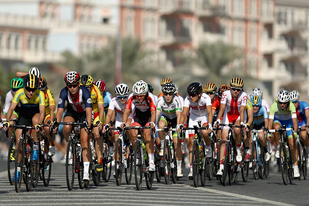 The peloton is all together at the elite women's road race in Doha