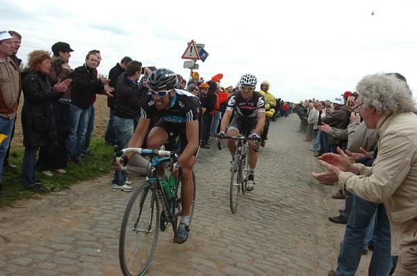 Juan Antonio Flecha (Sky) takes a turn pulling in his two-man group.