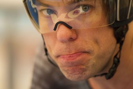 Dekker set a 52.221 km distance failing to set a new record.