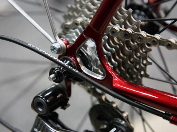 Engin Cycles neatly masks and polishes the interior surfaces of this Paragon Machine Works stainless steel dropout.