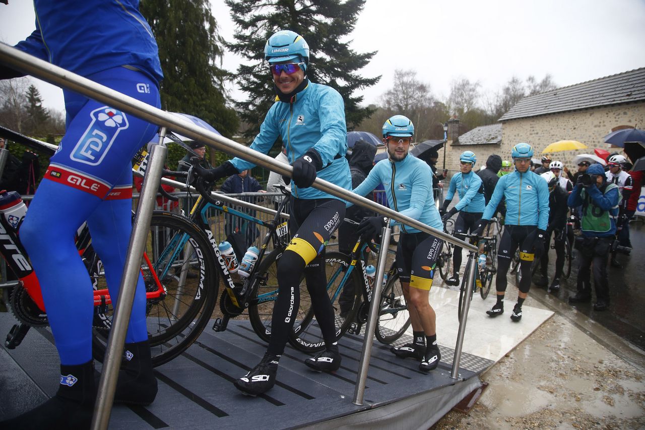 Astana heads to sign on